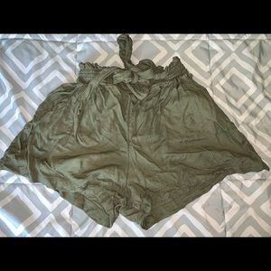 Hollister flowy shorts